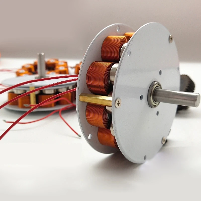 50W Mini Disk Demir Çekirdekli Jeneratör Güçlü Manyetik Düşük Hızlı Çok kutuplu Üç fazlı Ac Jeneratör 100-650rpm 85mm*25mm