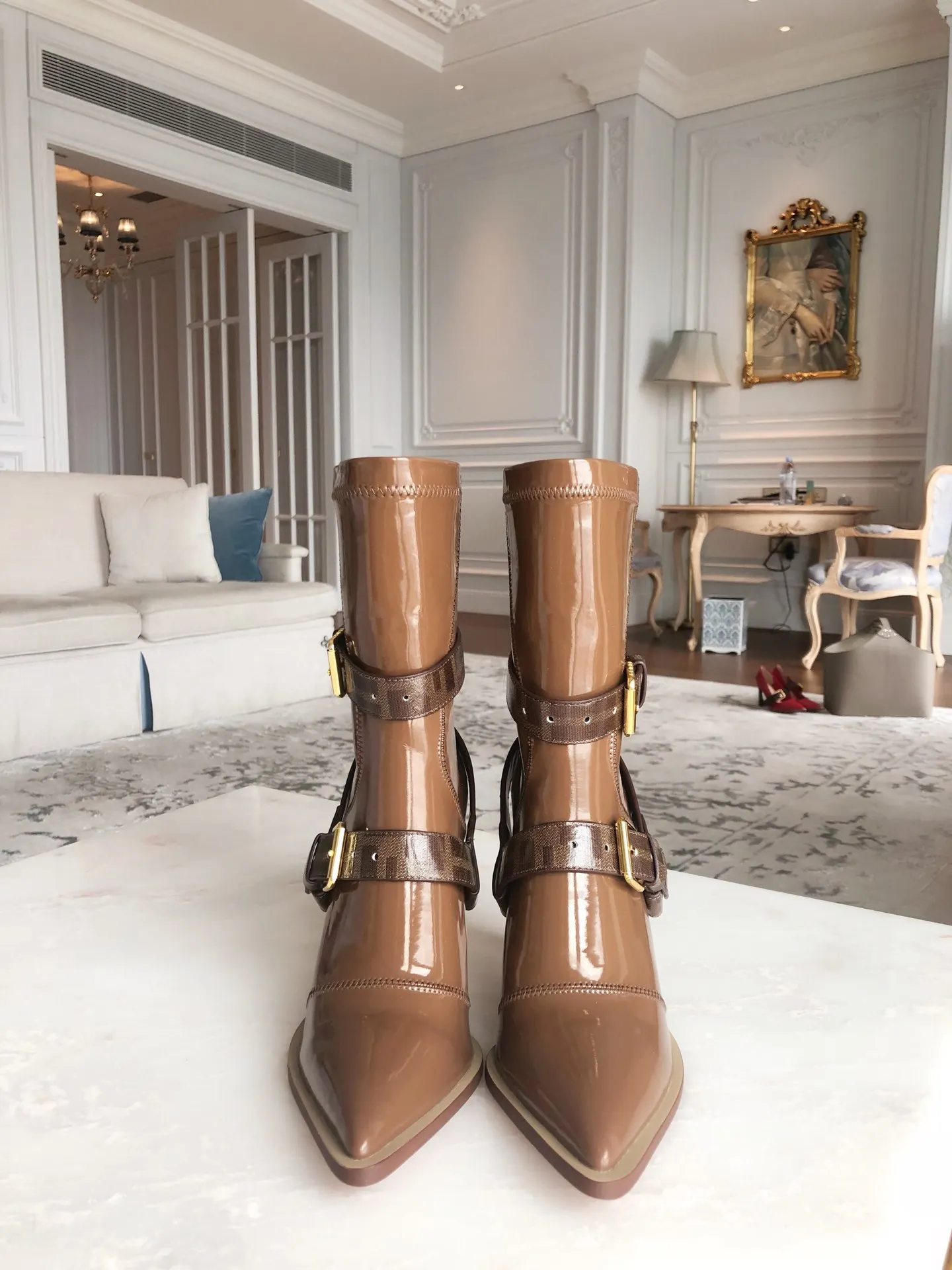 2023 Yeni Sonbahar Kış F Marka bayan Botları 9cm Yüksek Parlak Kahverengi Sivri Burun Stiletto Orta Buzağı Çizmeler Moda Çok Yönlü Ayakkabı
