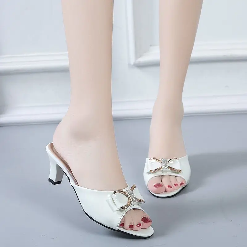 Burnu açık İş Slaytlar Kapalı Yaz 2023 Beyaz Topuk kadın Terlik ve Bayan Sandalet Ayakkabı Normal Tasarımcı Yeni Moda Pvc