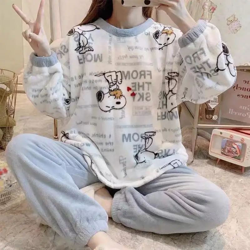 Yeni Snoopyed Pijama Kadın Mercan Polar Uzun Kollu Pazen Kış Kalınlaşmış Polar Gecelik Kız Pijama 2 Adet Set Hediye Oyuncak