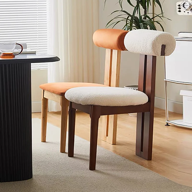 Yumuşak kadife kumaş ve masif ahşap çerçeveli sandalye, makyaj ve tuvalet masası sandalyesi