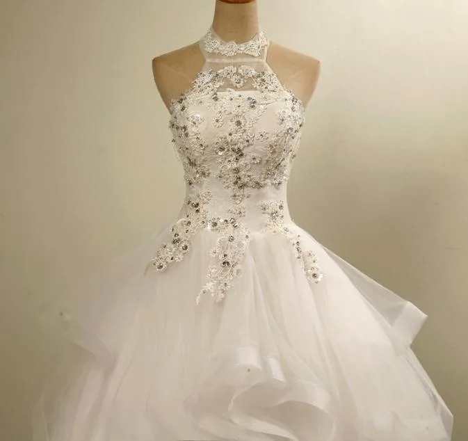 Yeni düğün elbisesi gelin Kore versiyonu kolsuz dantel düzensiz etek high-end dantel mizaç zarif düğün elbisesi