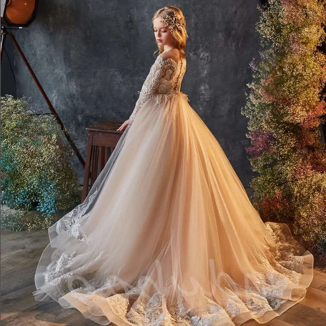 Çiçek Kız Elbise Düğün için Omuz Uzunluğu Dantel Uzun Kollu Tül Aplikler Sparkly Sequins Boncuklu Çocuk Pageant Doğum Günü