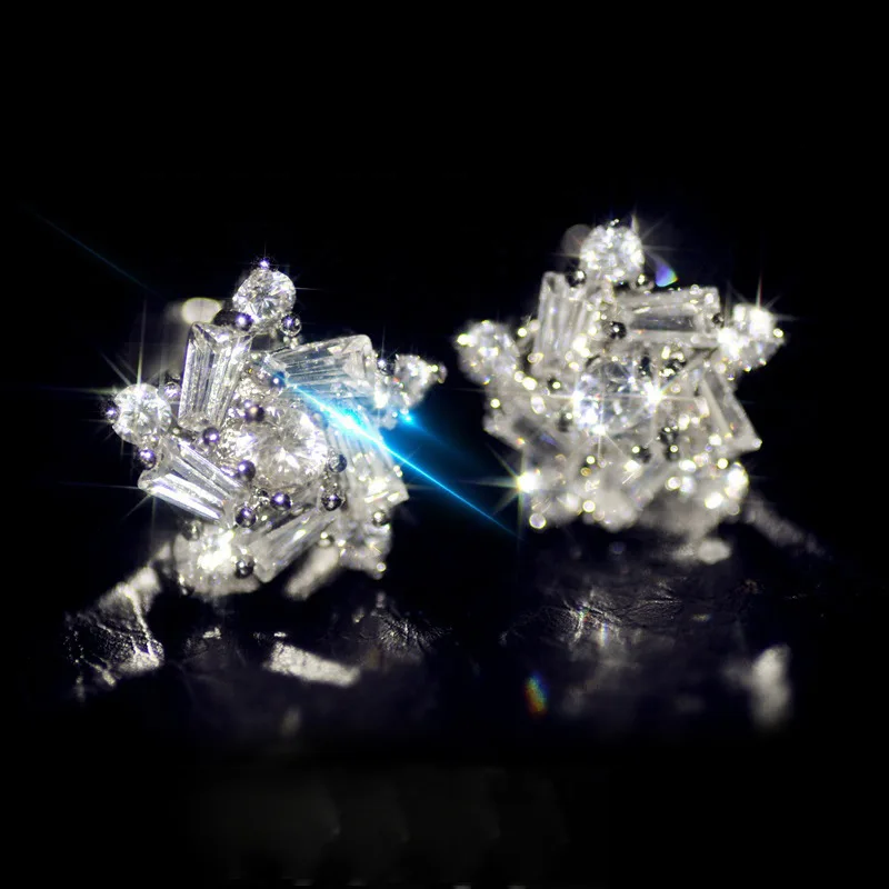 2023 Yeni Gümüş Renk Kar Tanesi Zirkon kristal saplama küpeler Kadınlar için Moda Düğün Nişan Takı Yıldönümü Hediyeleri