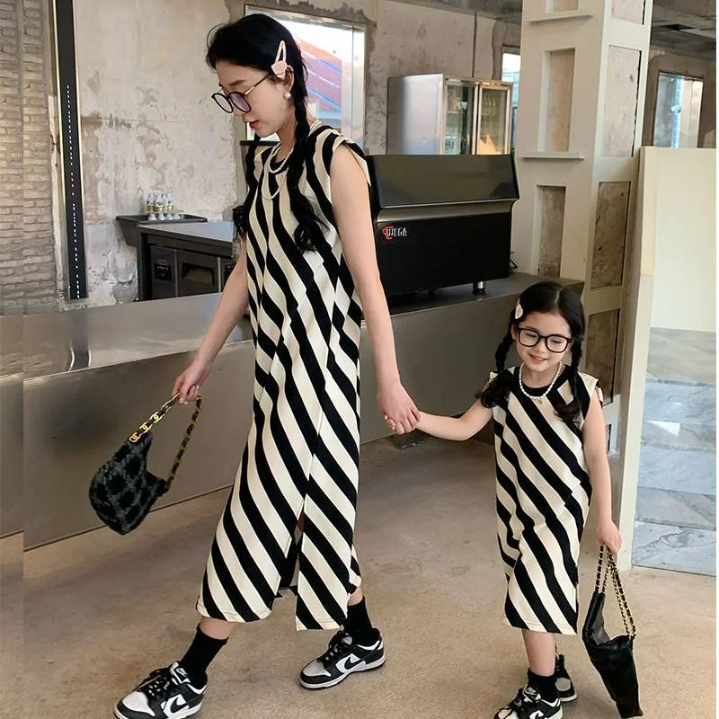 Aile Eşleştirme Giyim Yaz Yeni Anne ve Kızı Eşleştirme Giyim Çizgili Elbise Kore Sevimli Kadın Bebek Kız Giysileri