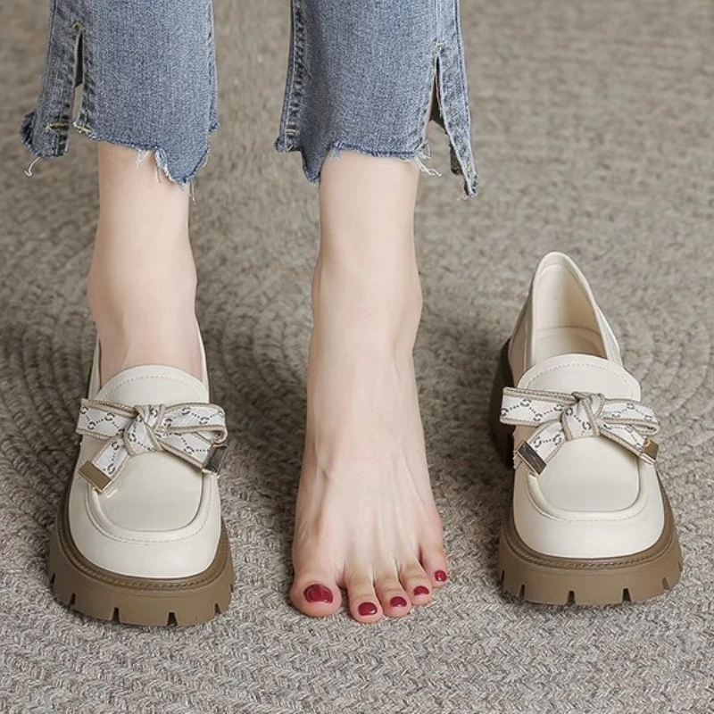 İlkbahar ve Sonbahar 2023 Derin Ağız Tatlı Yay Düğüm kadın Kayış Topuk Ayakkabı Moda Mizaç Mary Jane Kare Topuk Yuvarlak Ayak