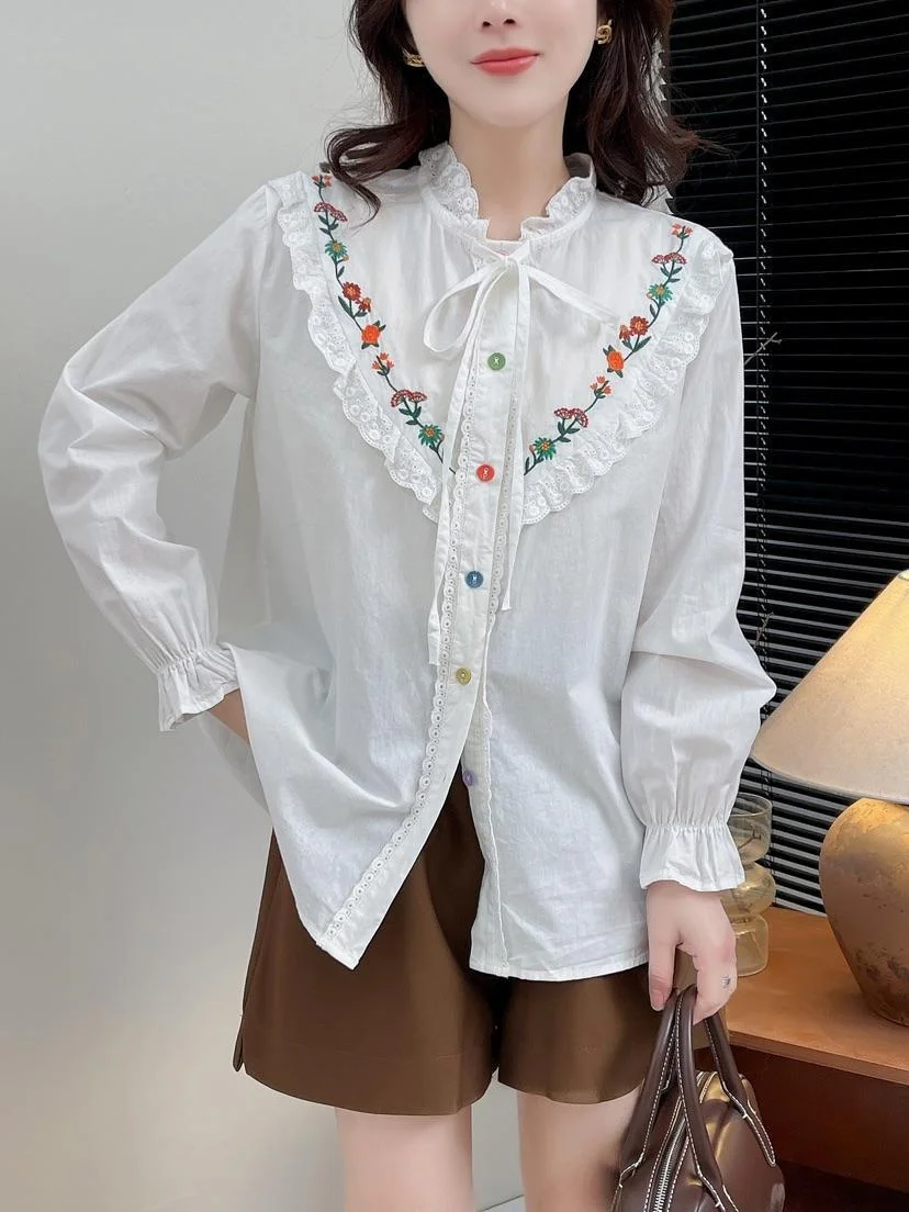 2024 Kadın bluz kore popüler giysi standı yaka uzun kollu beyaz nakış dantel patchwork gömlek renkli düğmeler tops