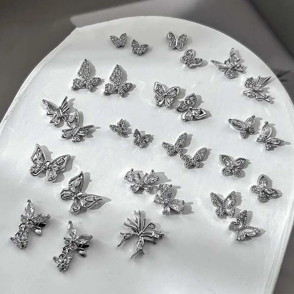 Nail Art Süslemeleri 3D Tırnak Rhinestones Aksesuarları Gümüş Kelebek Şekilli Alaşım Zirkon Tırnak Charm DIY Manikür Süsler 1 ADET