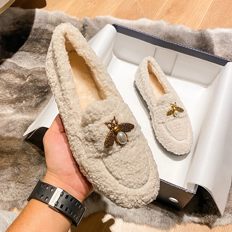 2023 Yeni kadın Kış peluş ayakkabı Giymek kaymaz sıcak düz dipli kar botları Moda aittir dekoratif tasarım Büyük boy