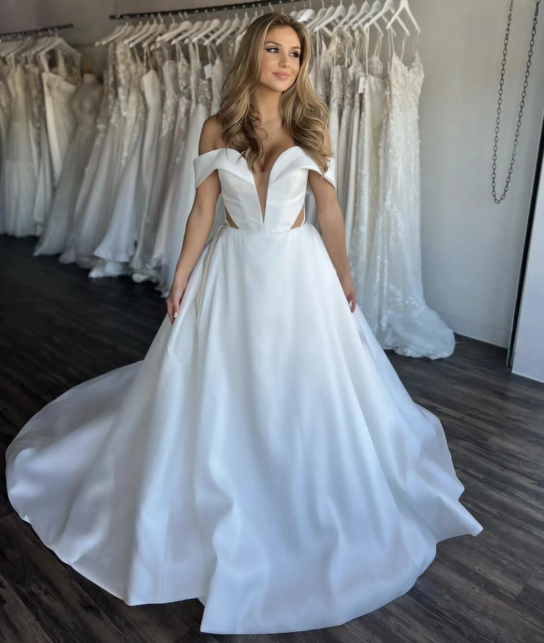 Sevgiliye düğün elbisesi A-Line Saten Mahkemesi Tren Zarif Kadınlar İçin Özelleştirmek Ölçülerine Göre Seksi Çarpıcı Saten Gelin G sahibi 2024