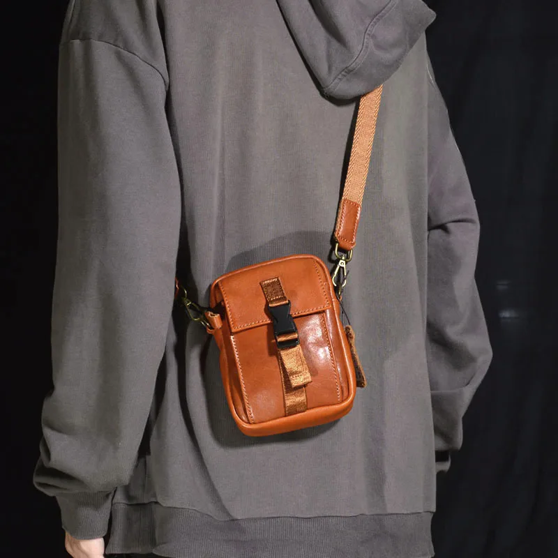 AETOO erkek mini cep telefonu çantası Crossbody kafa katman İnek pikap toka kişiselleştirilmiş tasarım taşınabilir depolama küçük vücut çanta için